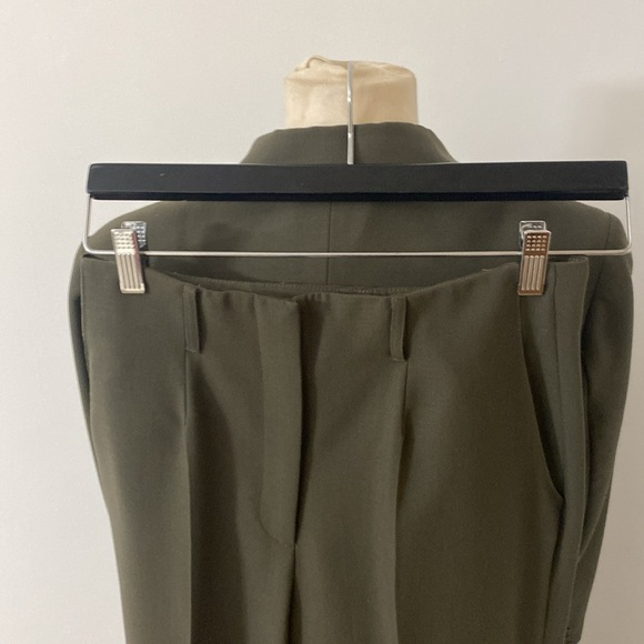 Beautiful Cache Greenish color Suit, Excellent Condition, absolutely no flaws, - Picture 4 of 16